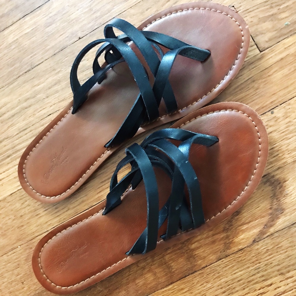🛍✨5 for $25 - Universal Thread black sandals